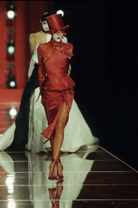 dior 2000 fall collection|christian dior runway 2000.